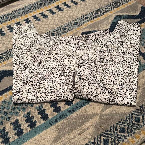 Old Navy Hi Rise Powersoft Leggings - Picture 2 of 4